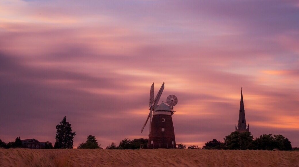 Lovely walk on local public pathway with fantastic views of Thaxted windmill and church