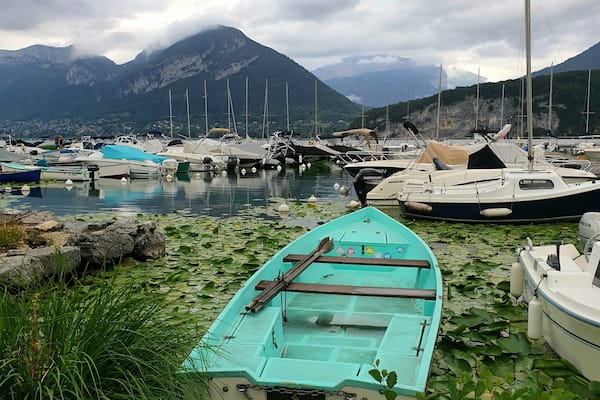Cycled along the lake and came across this litte boat