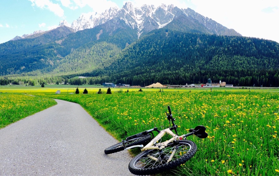 Dobbiaco (Toblach) is a small municipality in South Tyrol in northern Italy, located in Val Pusteria on the border with Austria. Biking in South Tyrol is an Amazing experience and you must try it on your next visit to Italy.
#Biking #Adventure #Italy #TallestMountains
