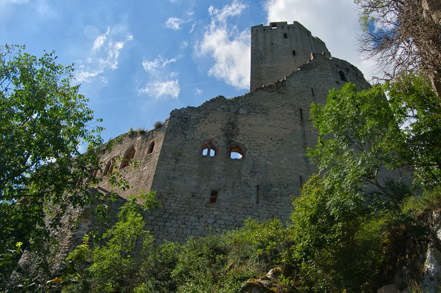 Vogesenlandschaft nahe Dambach la Ville mit Burg Ortenbourg