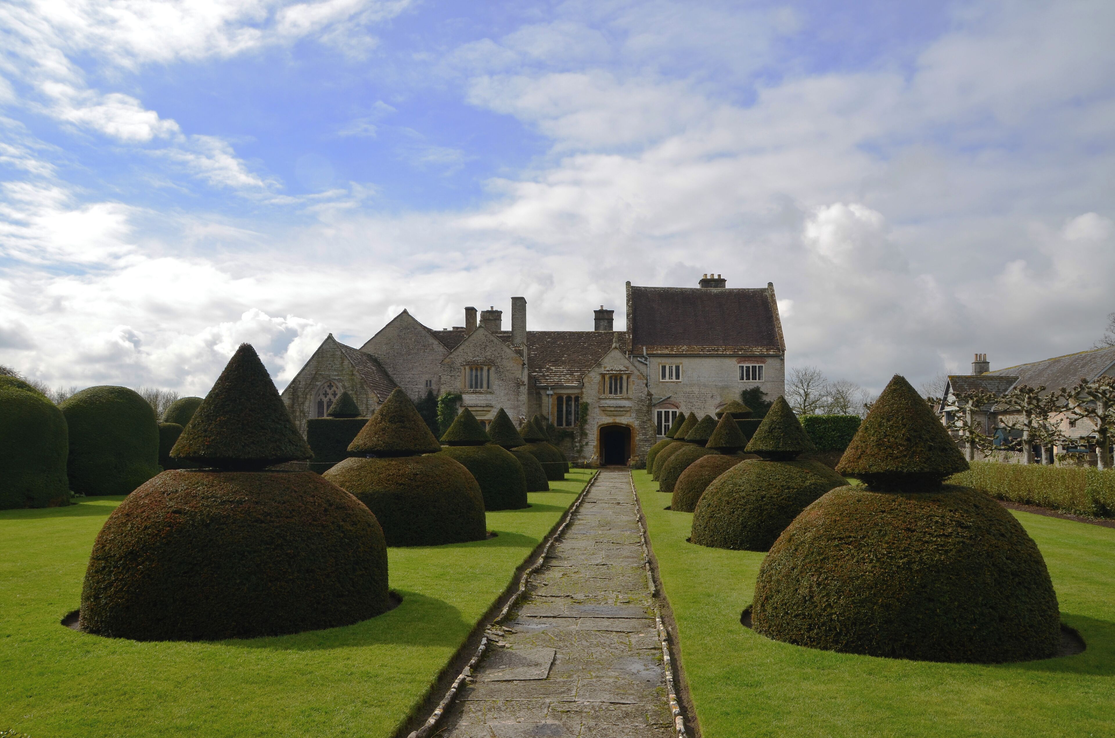 Lytes Cary Manor - Precision Topiary
