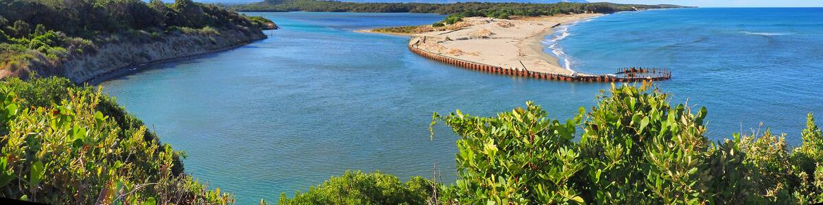 The mouth of the Diane pond is located at the Mare e Stagnu beach in Aléria, Corsica, nicknamed the island of Beauty. There is also the Diane tower which offers a magnificent panorama over the pond
