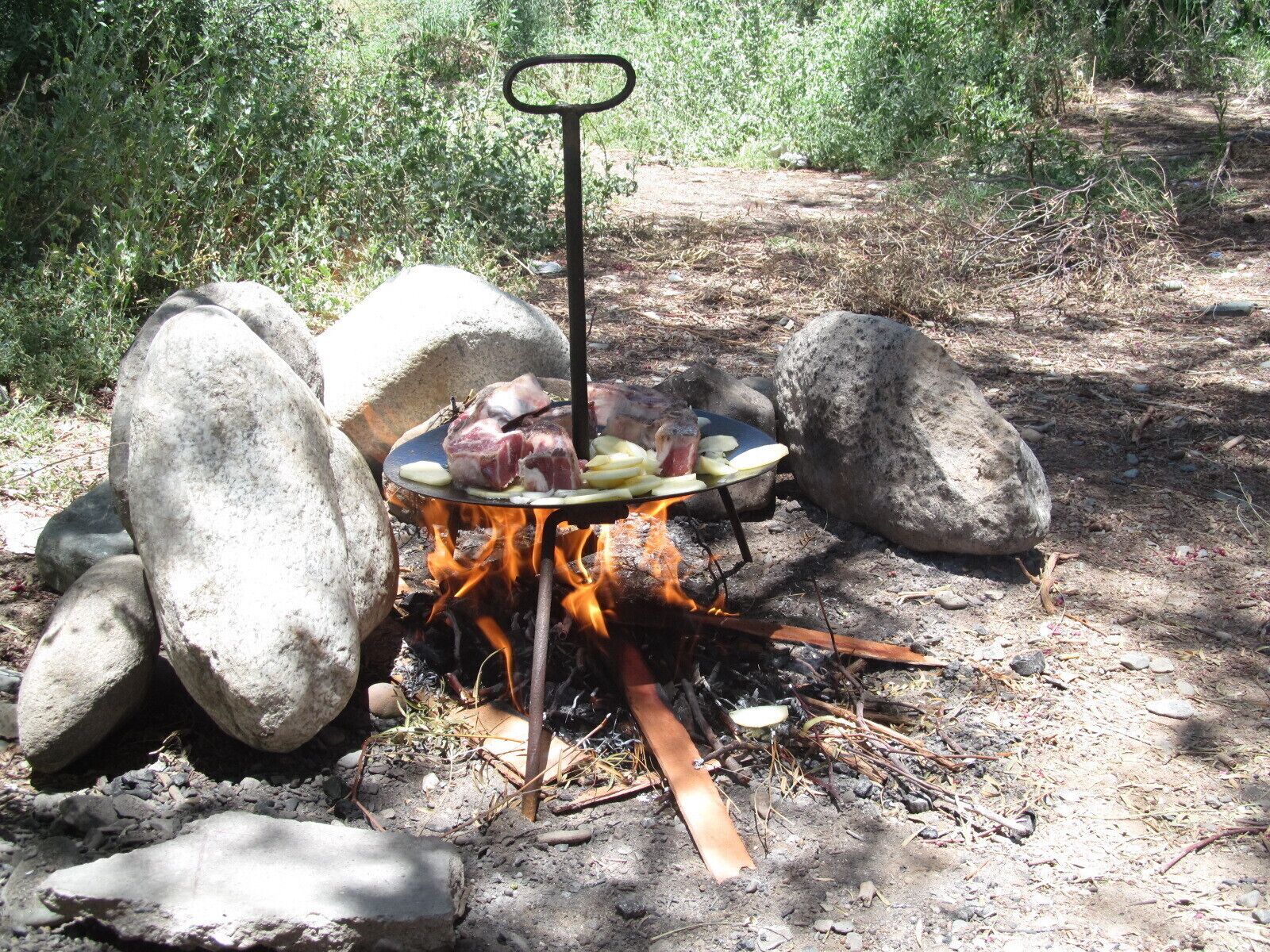 Close to the river, cooking al "disco" style.