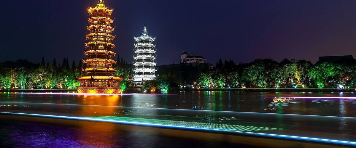 The Sun and Moon Twin Pagodas.
桂林日月双塔.
https://twitter.com/Beautifulgx