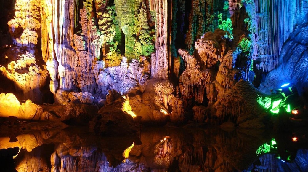 Yangshuo #SilverCave - the Largest Karst Cave in Guilin, is one of the finest examples of limestone cave that exists in the world
https://twitter.com/Beautifulgx