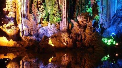 Yangshuo #SilverCave - the Largest Karst Cave in Guilin, is one of the finest examples of limestone cave that exists in the world
https://twitter.com/Beautifulgx