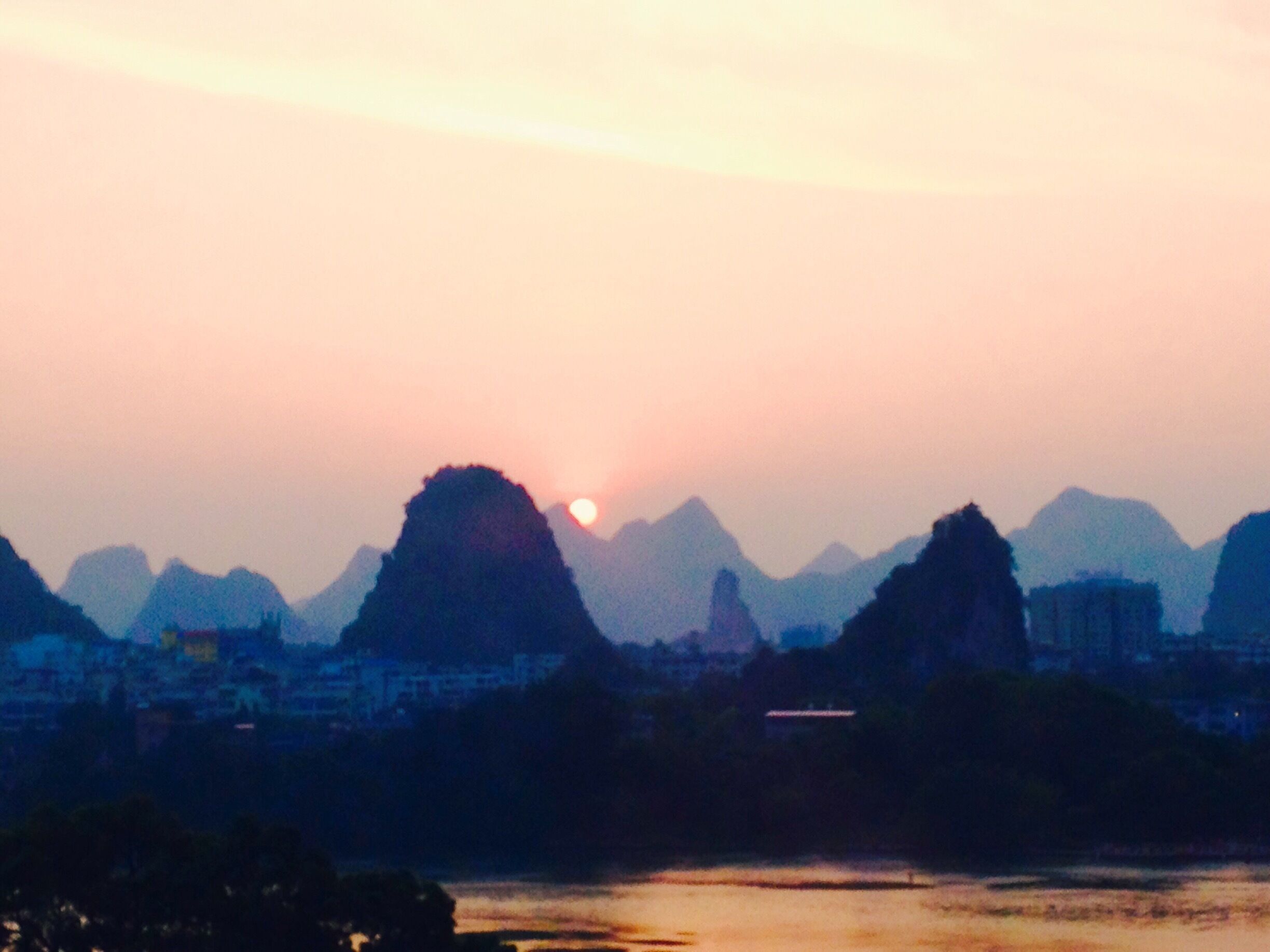 Enjoy the beautiful sunset at Guilin. Add to your bucket list for China travel. 