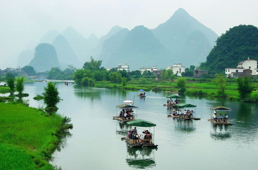 Spring to the poetically Liriver, the feeling when boating on the Liriver is very great, especially in Spring season with mists and fog swirled, the Liriver looks like a fairyland, also for us just like stepping into a beautiful Chinese painting:))