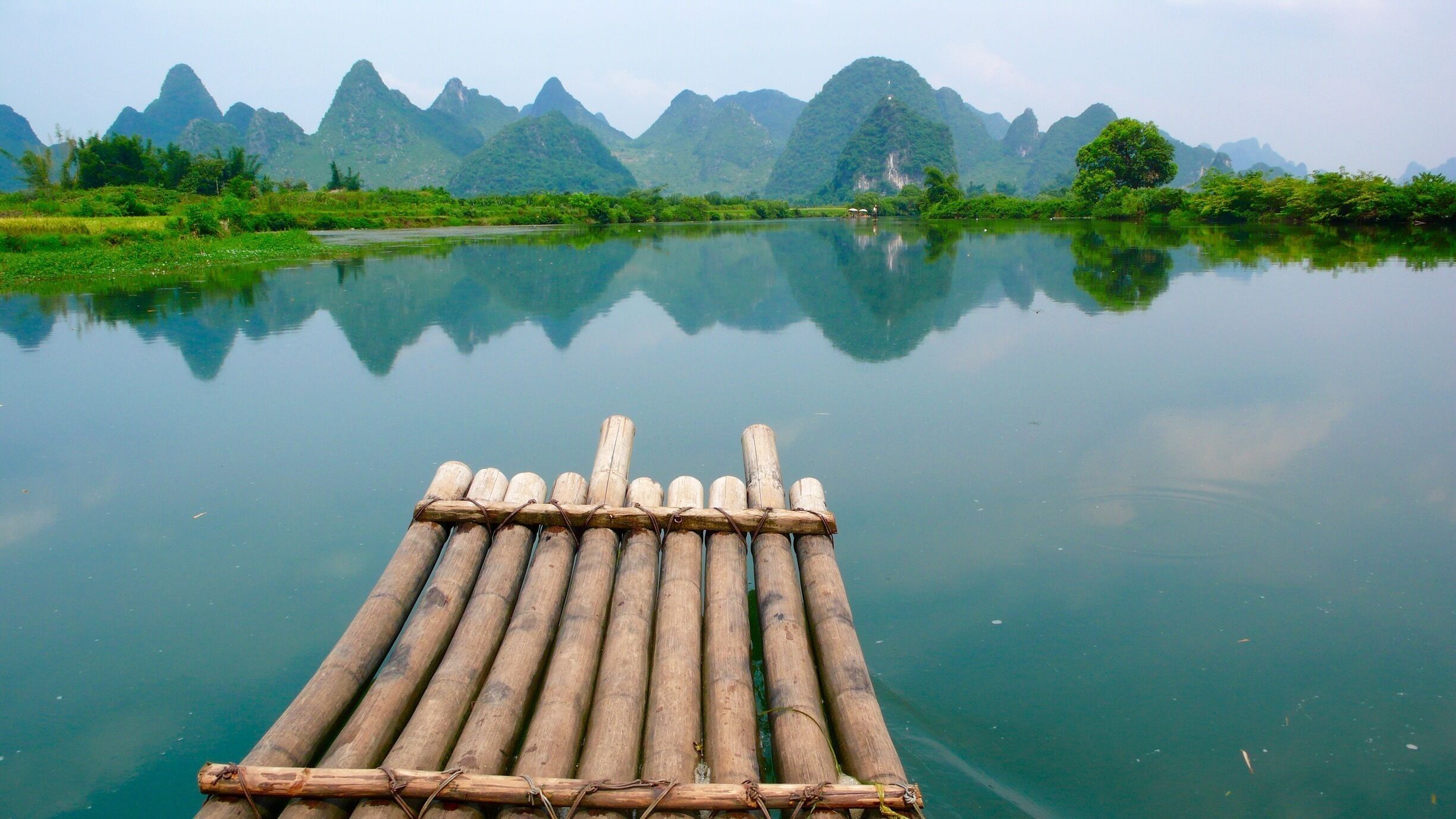 Bamboo rafting in Yangshuo! Quite an unforgettable adventure amidst heavenly landscape!

#blue