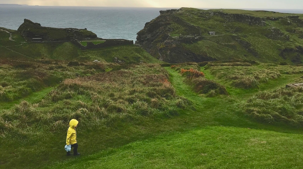 On the footsteps of King’s Arthur ! Come to mesure your strength around Excalibur sword and see if you have what it takes to be a King 🤴🏼🧙🏻♂️ #LifeAtExpedia