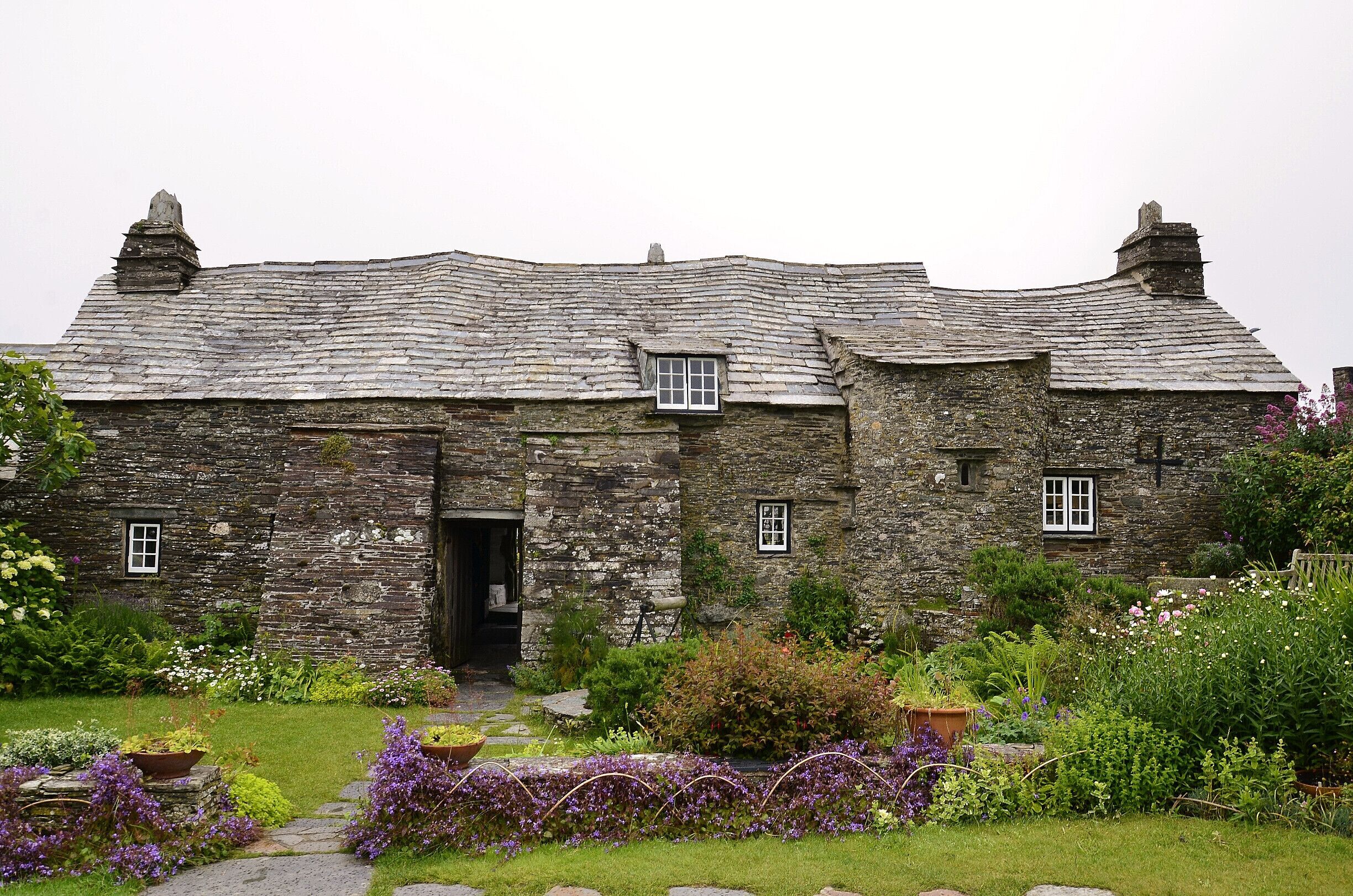 Tintagel Old Post Office is a 14th-century stone house, built to the plan of a medieval manor house, situated in Tintagel, Cornwall, United Kingdom.

https://www.nationaltrust.org.uk/tintagel-old-post-office