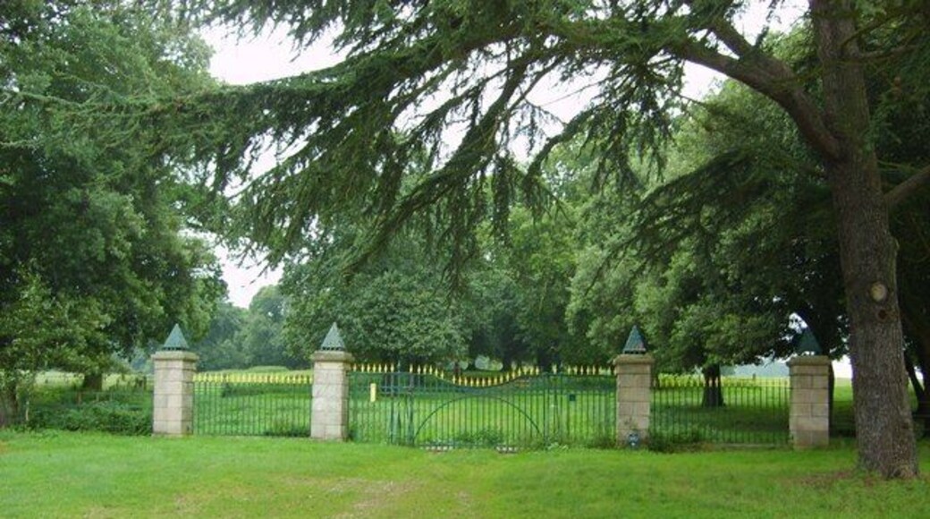 Gateway leading to Tuttles Wood