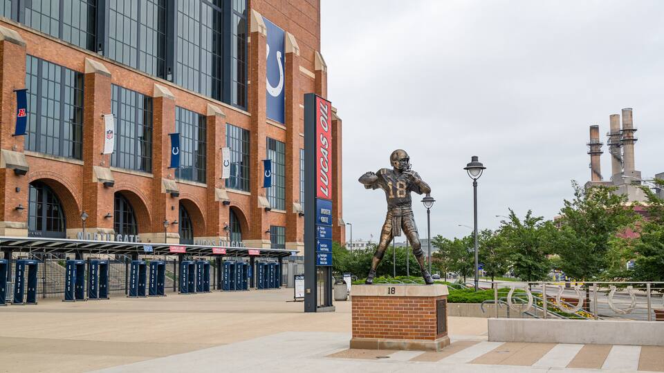 Lucas Oil Stadium which includes a statue or sculpture