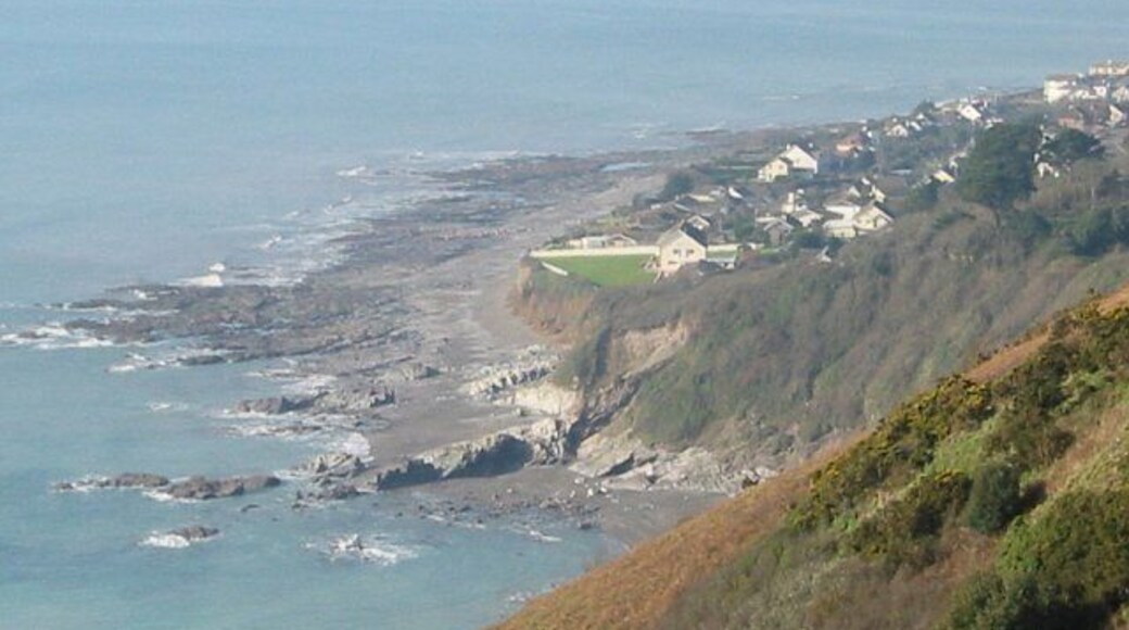 Downderry - east side, from Battern Cliffs. A zoomed shot from an adjacent grid square gives a view of Downderry which emphasises its location on a precarious platform of soft rock above the sea.