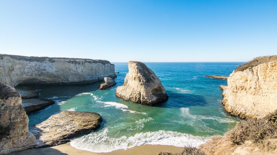 Found this great spot from the Instagram community and it was gorgeous! You can hike down to the beach as well which was fun too!