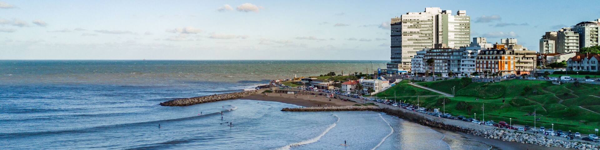 fotos aereas tomadas con un drone de la Ciudad de Mar del plata argentina y su costas que reciben al Oceano Atlantico