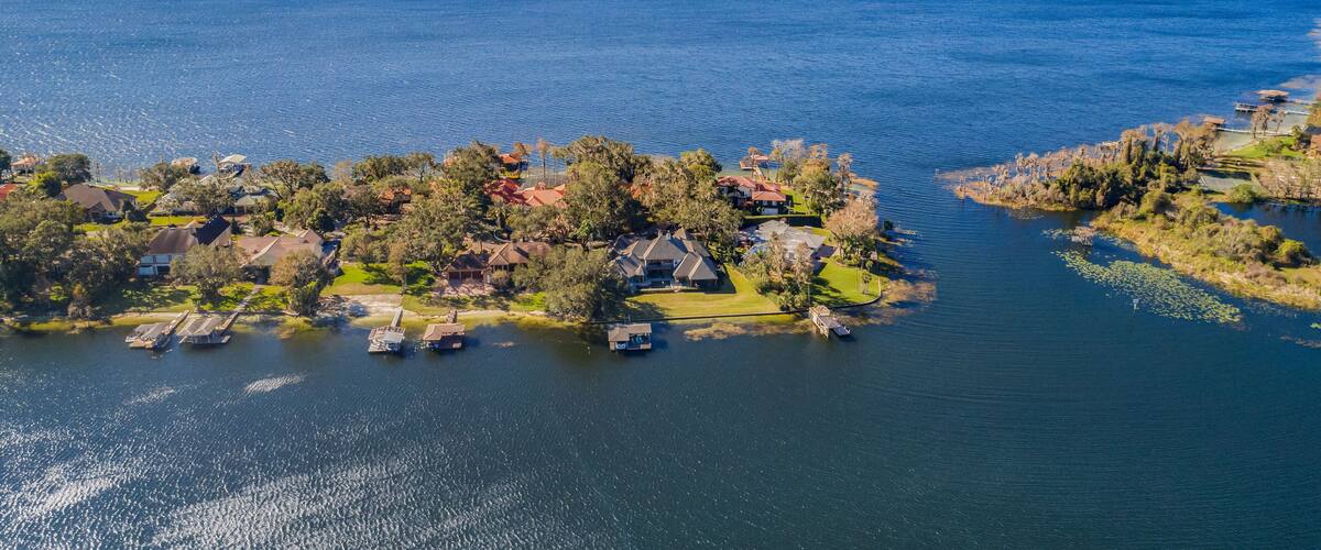 A lakeside community with houses and boats.