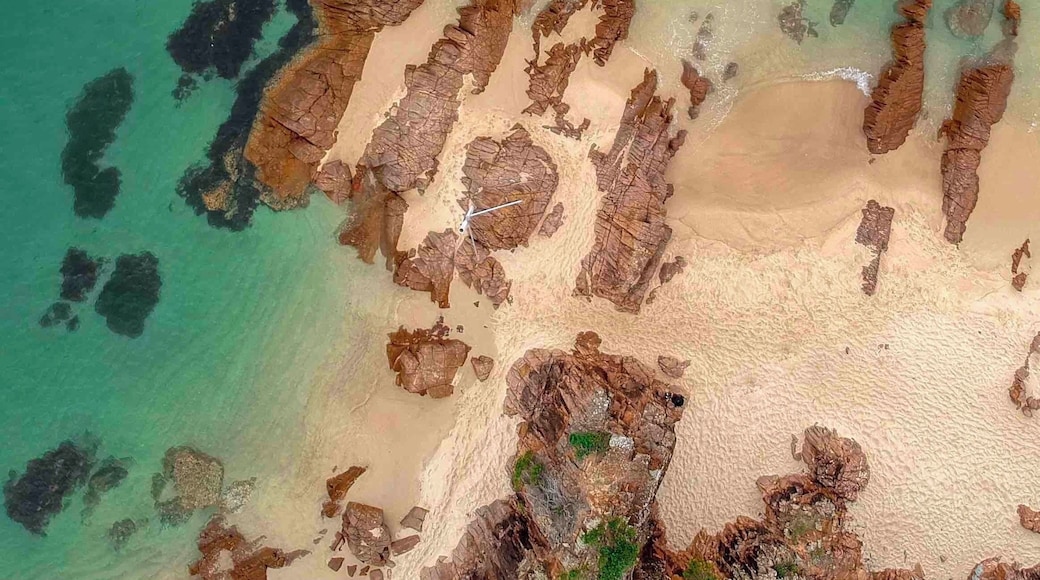 This is a nice point to make some seascape pictures. This is offcourse a drone picture but I made some nice pictures with a 10stop filter also.