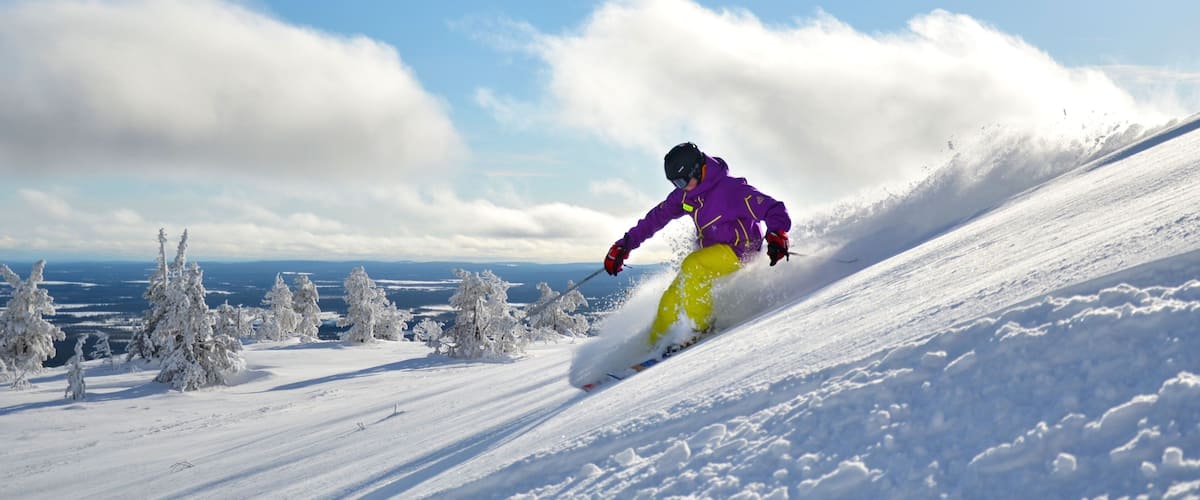Ylläs skiområde som viser skikjøring og snø