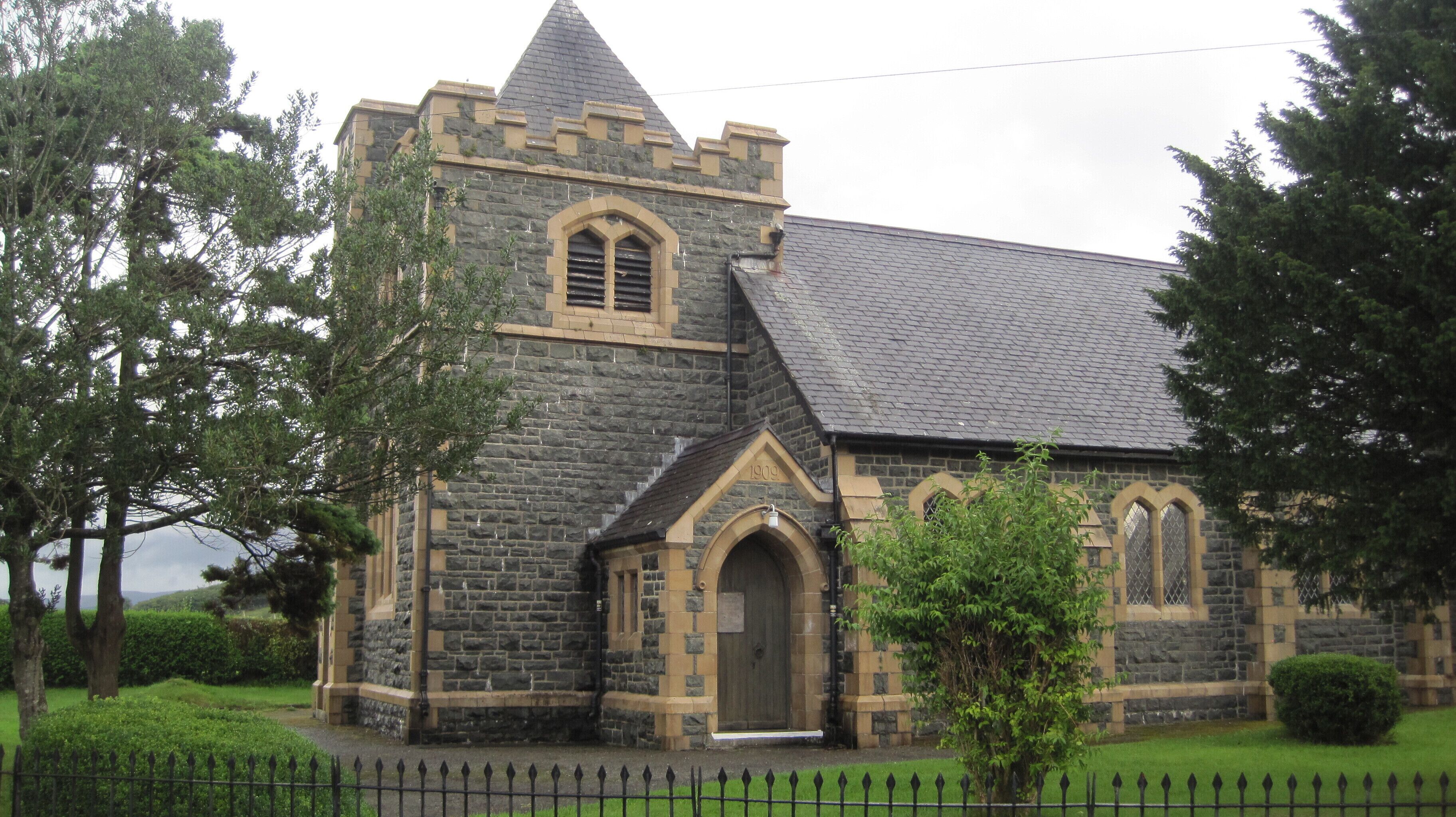 Eglwys Dewi Sant, Tal-y-bont