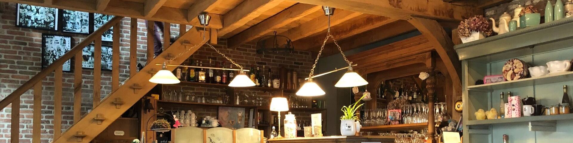 Amazing cute coffee house, with possibilities for snacks, very pleasant and yummi!