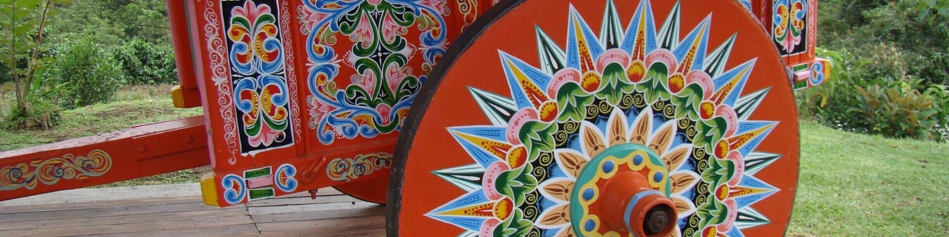 #Coffee #CostaRica #CentralAmerica
Oxcart
On board a cruise, we made a stop in Puntarenas and went to see a coffee plantation. Very interesting and enlightening tour of all stages of the coffee cycle, from planting to packaging, through harvesting, grain drying and roasting.
A bordo de um cruzeiro, fizemos uma parada em Puntarenas e fomos conhecer uma plantação de café. Passeio muito interessante e esclarecedor de todas as etapas do ciclo do café, desde o plantio até ao empacotamento, passando pelas etapas da colheita, secagem dos grãos e torrefação.