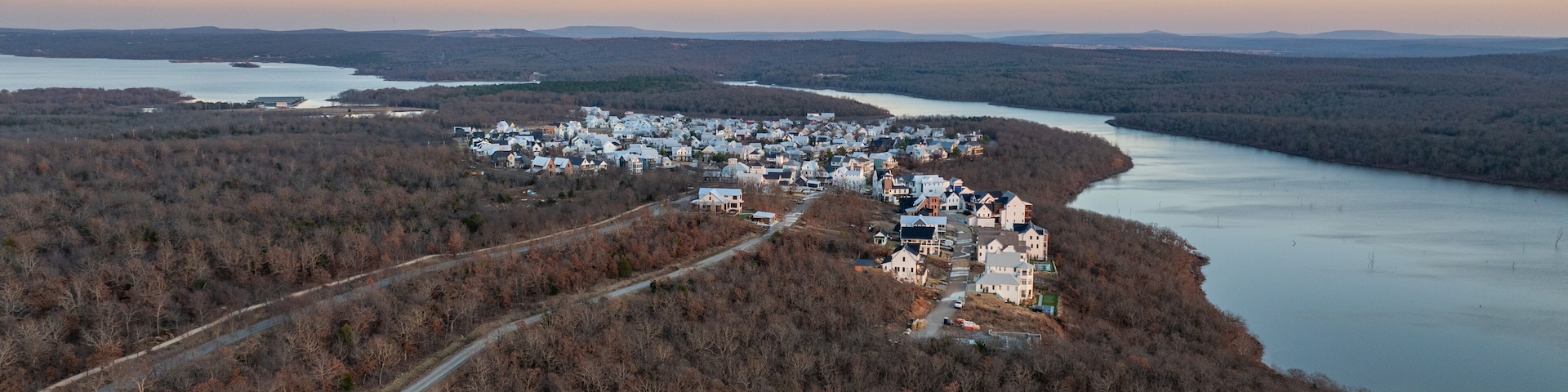 Panoramic view of lakeside houses and homes in Carlton Landing, Oklahoma resort town on Eufaula Lake during sunset with surrounding landscape