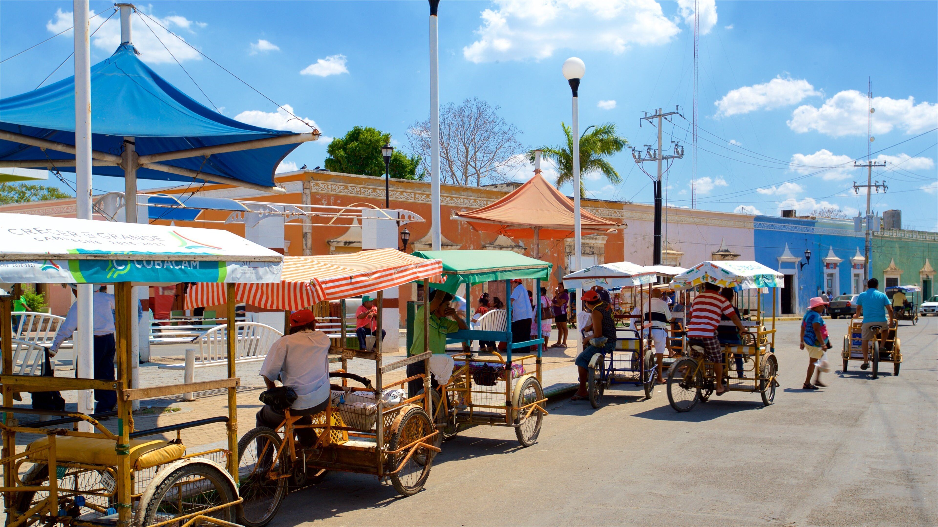 Hecelchakan fasiliteter samt landeveissykling i tillegg til en liten gruppe med mennesker