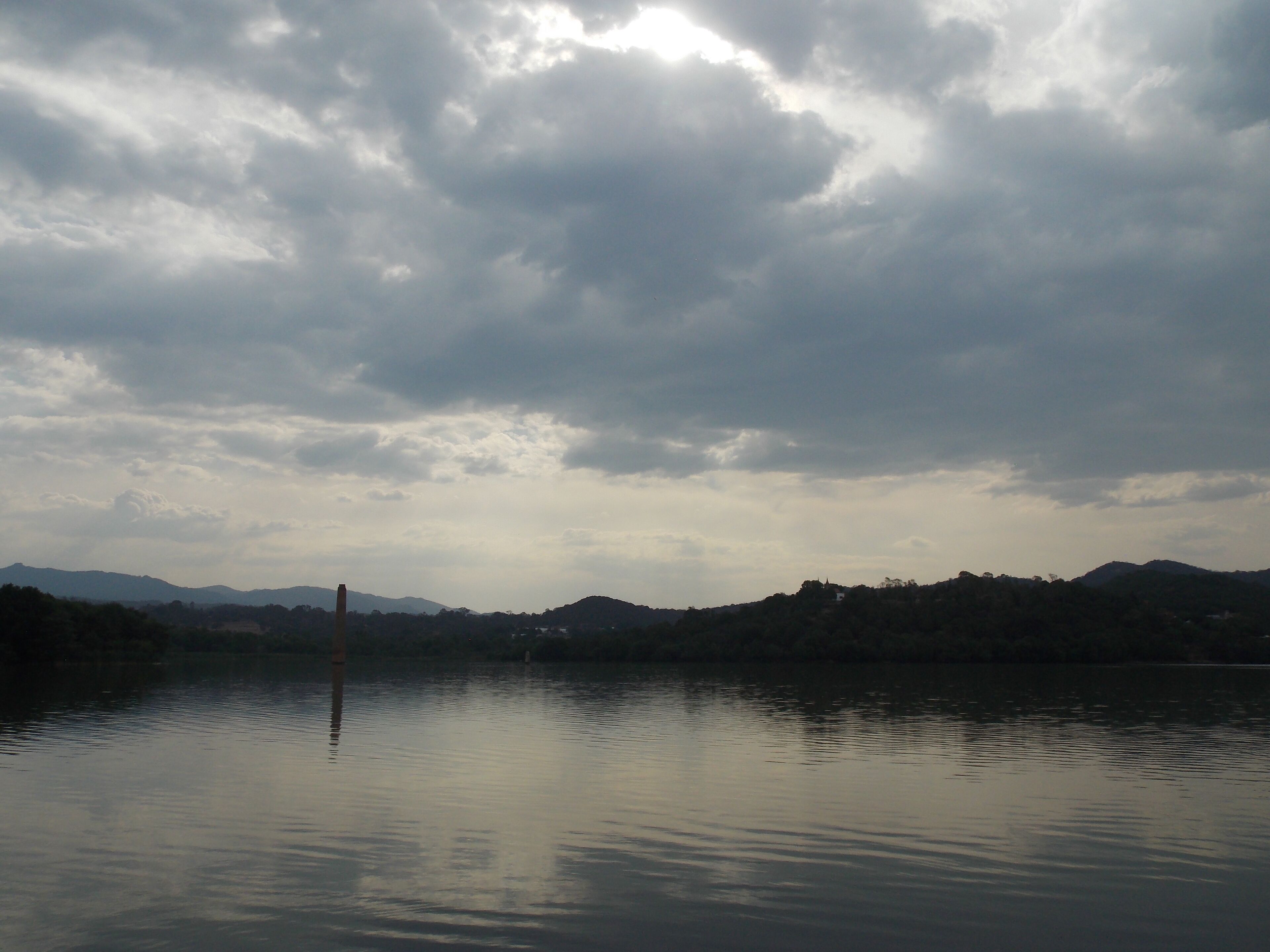 Esta es la presa de San Antonio Regla, en México, obra de Don Pedro Romero de Terreros. Ubicada sobre el territorio en que estaba una importante mina, perteneciente a dicho hombre. Un maravilloso lugar para recorrer, admirar, y sacar fotos. 