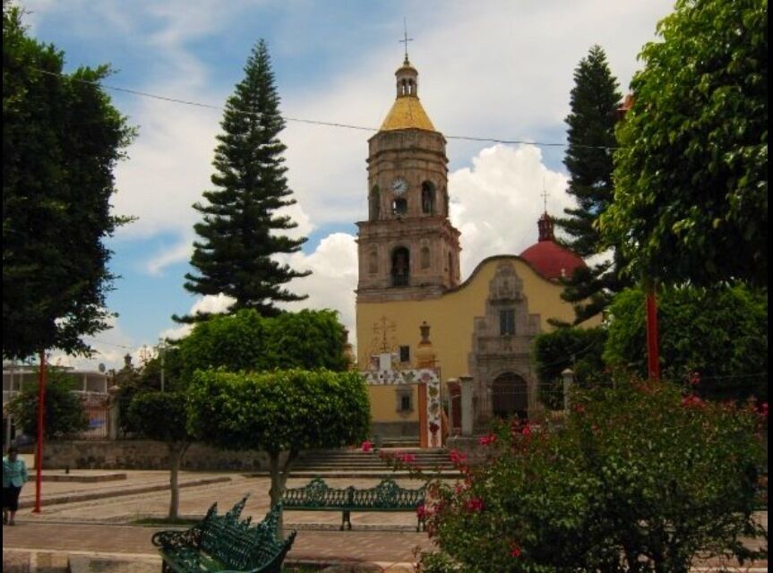 The church. La Iglesia del señor de Araró.