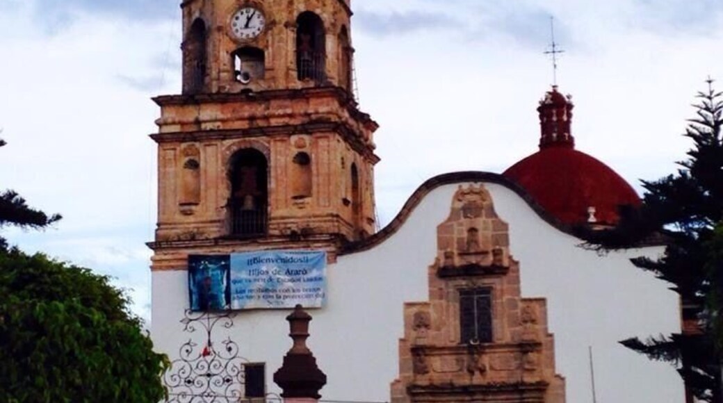 The church in town, home to the saint Señor de Araró.
#Architecturephotocontest
