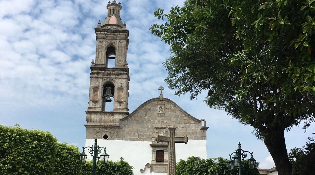A beautiful vow of the church from the little "plaza."