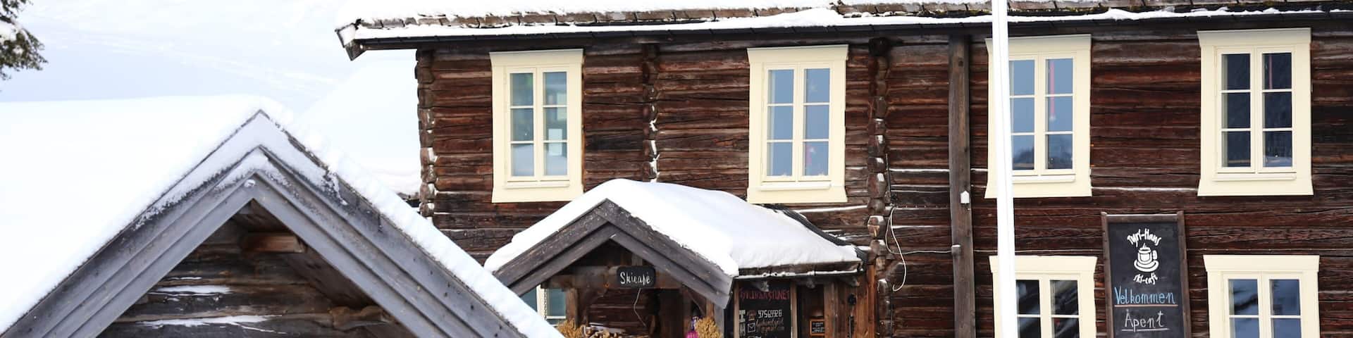 Kvitfjell which includes a small town or village and snow