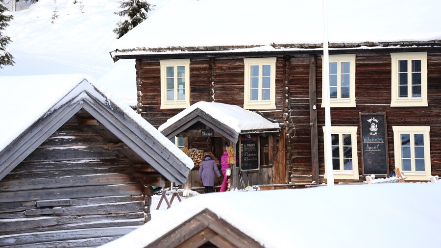 ควิตเยล เนื้อเรื่องที่ เมืองหรือหมู่บ้านเล็กๆ และ หิมะ