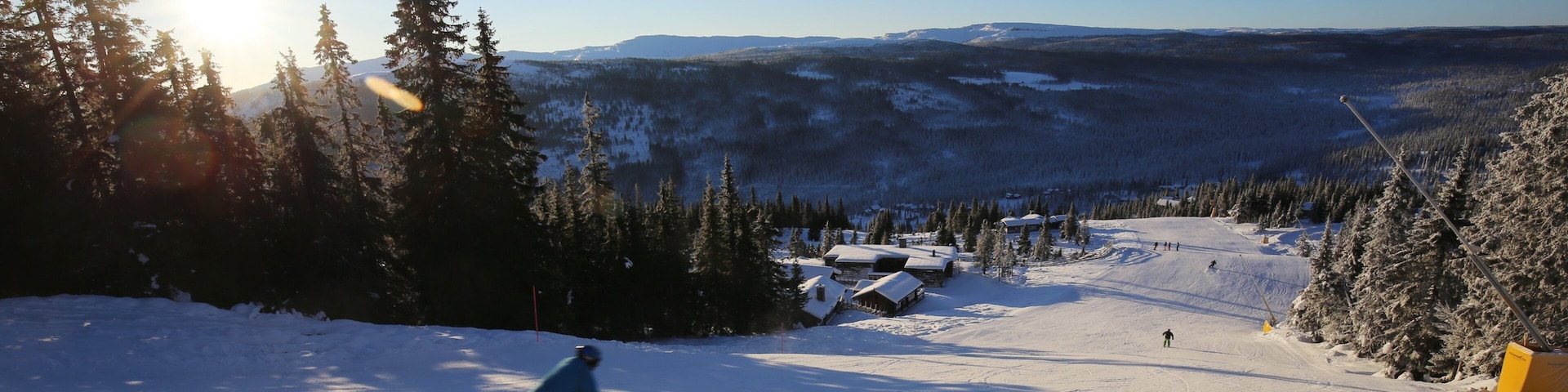 Kvitfjell que incluye un atardecer, nieve y esquí