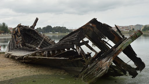 The old boat in Arrentela- Seixal bay.