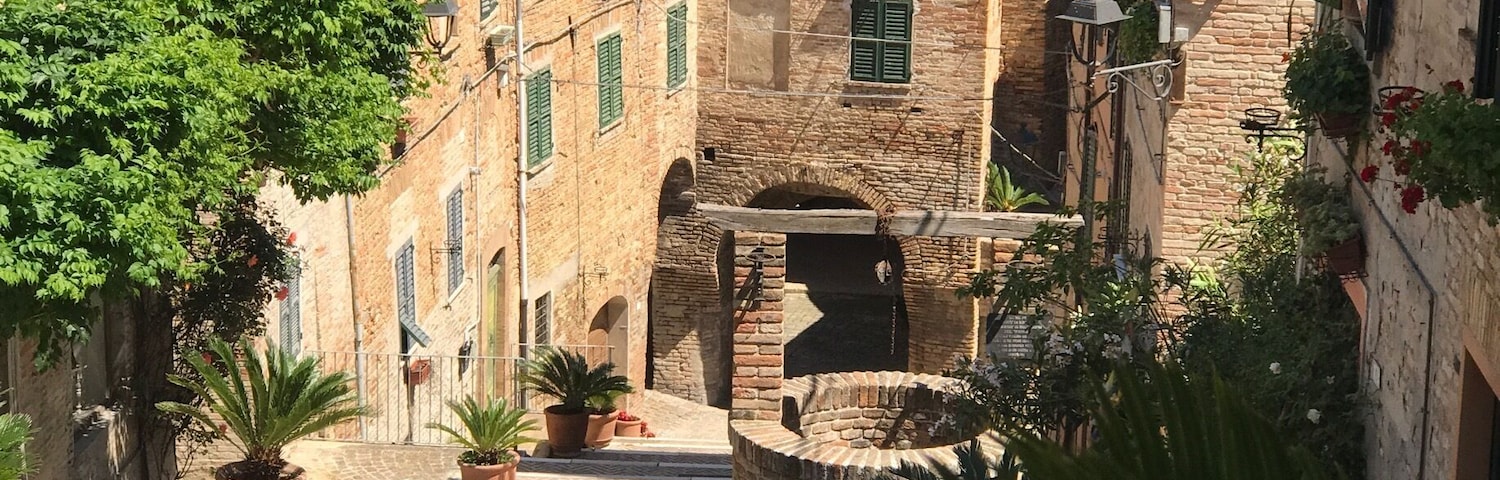 View on the water well in the beautifull old centre of Corinaldo