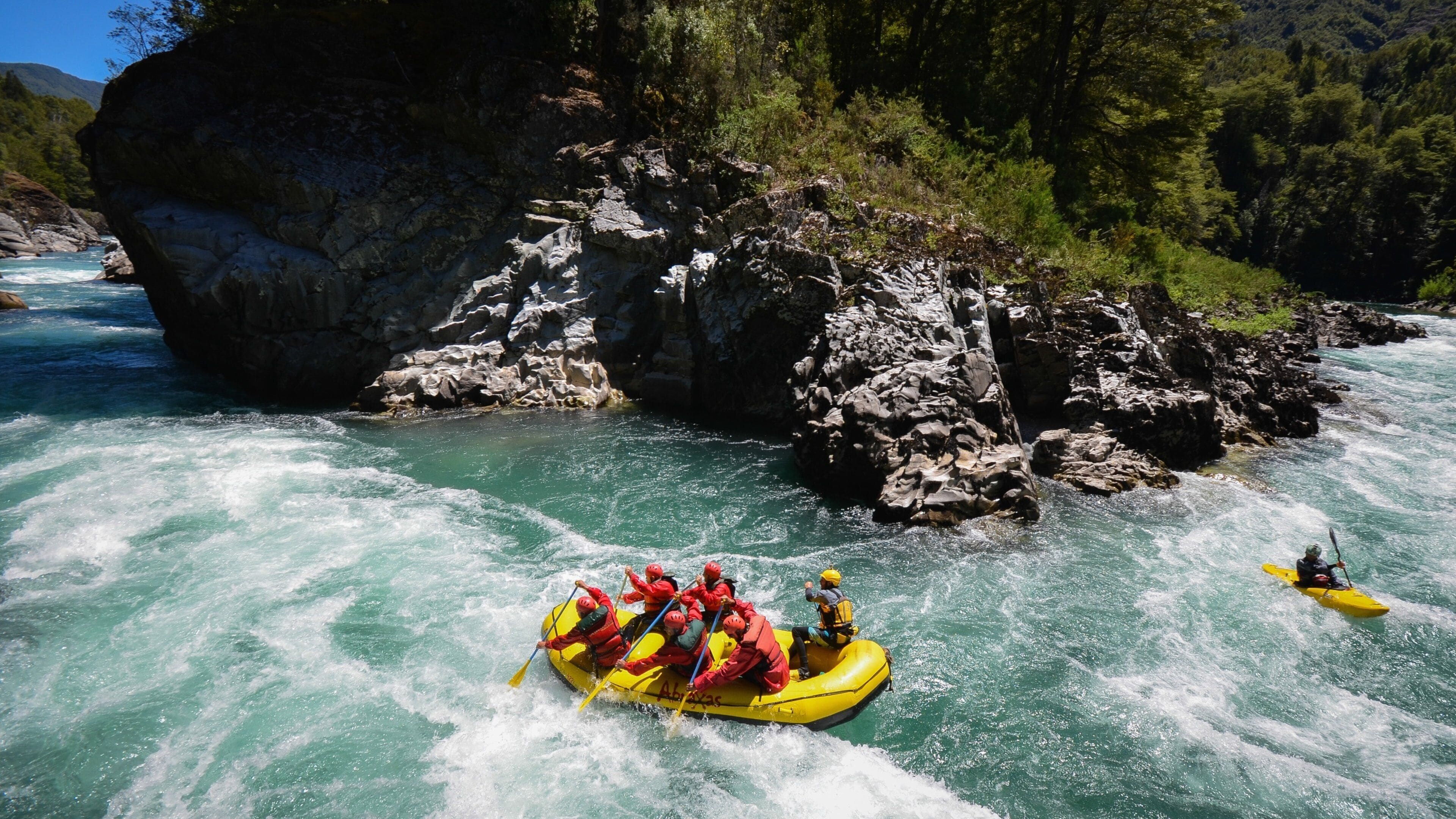 Bariloche bevat stroomversnellingen en raften en ook een klein groepje mensen