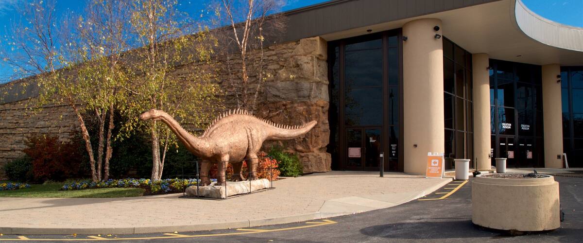 Creation Museum que incluye arte al aire libre