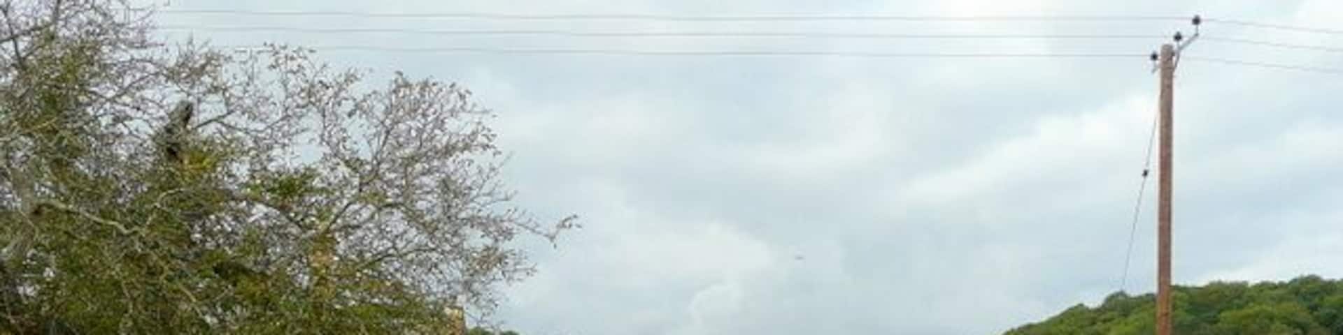 On the Wychavon Way 2 Looking north alongside Frampton Farm. The public road ends just up ahead and the LDF carries on north over Alderton Hill.