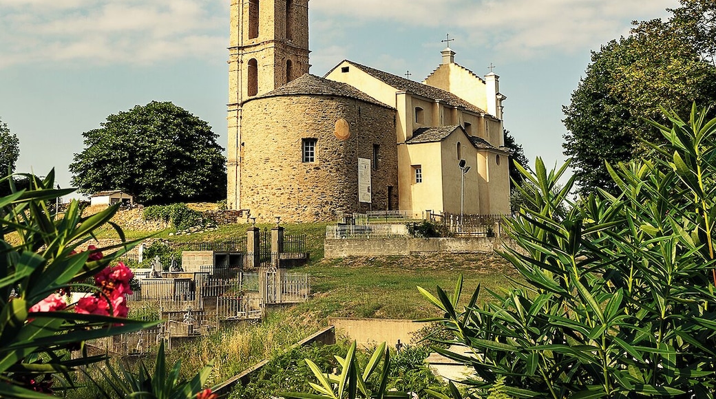 This building is indexed in the Base Mérimée, a database of architectural heritage maintained by the French Ministry of Culture, under the reference PA00099243 .