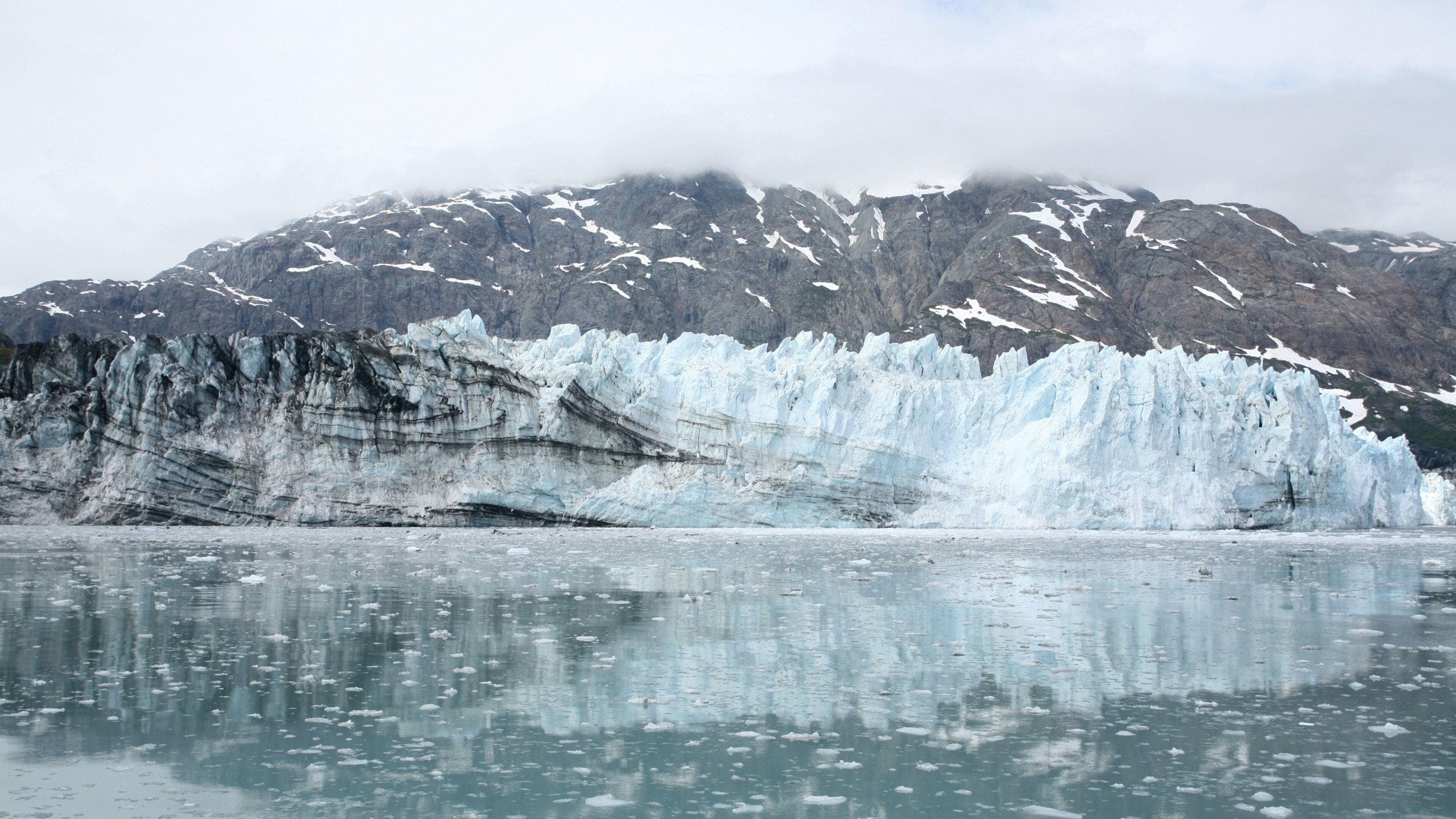 Glacier Bay National Park showing a bay or harbor and mountains