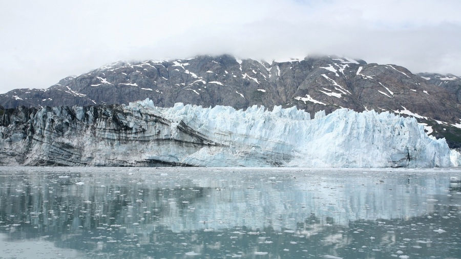 Glacier Bay National Park showing a bay or harbor and mountains