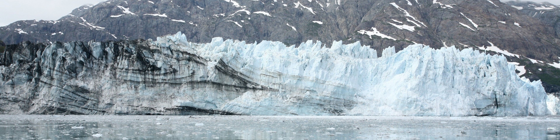 Glacier Bay National Park showing a bay or harbor and mountains