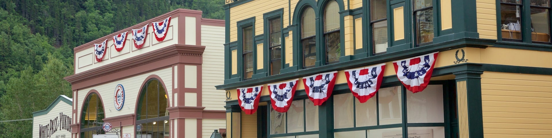 Klondike Gold Rush National Historic Park mostrando uma cidade pequena ou vila