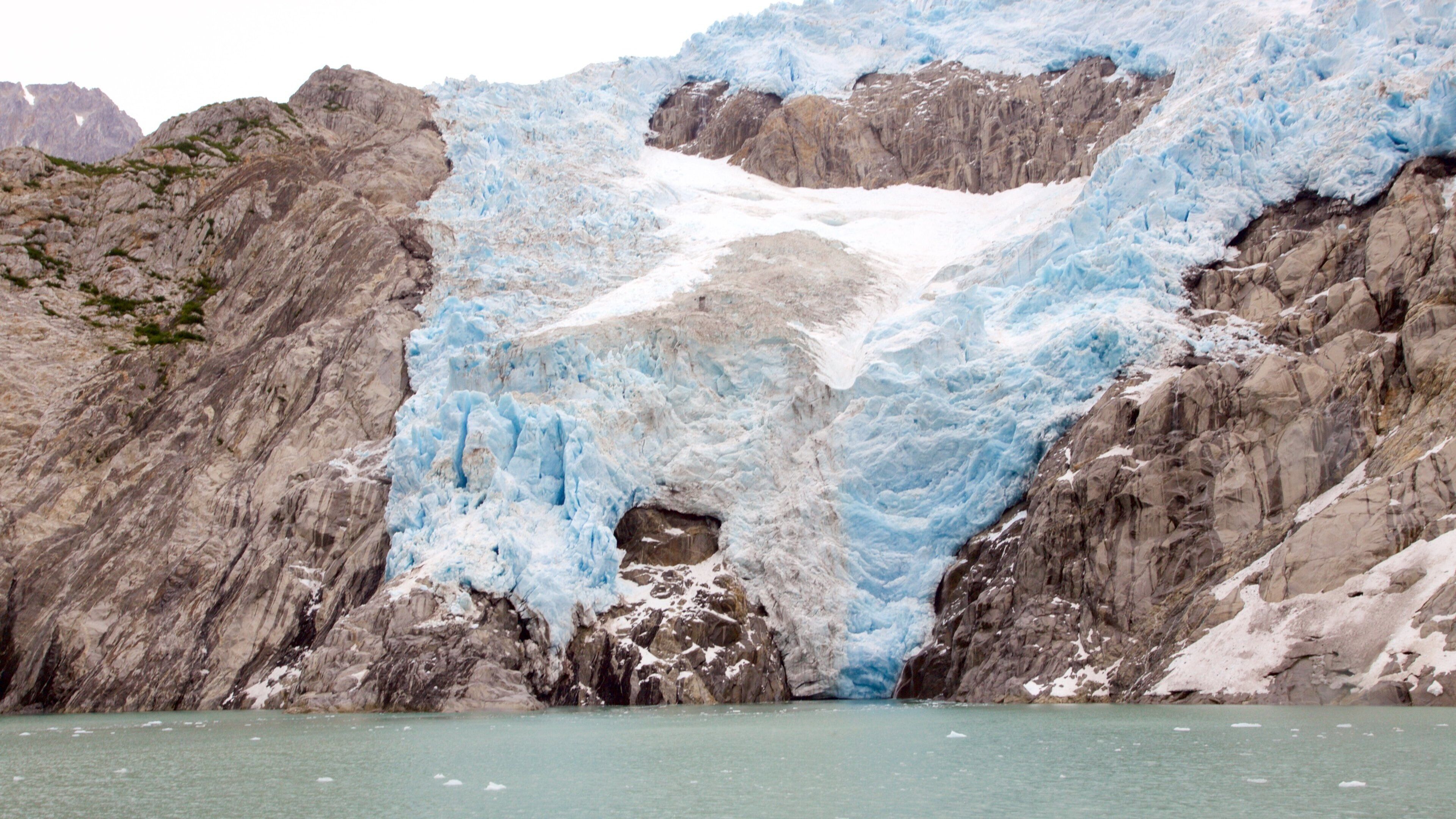 Kenai Fjords National Park which includes snow, rocky coastline and mountains