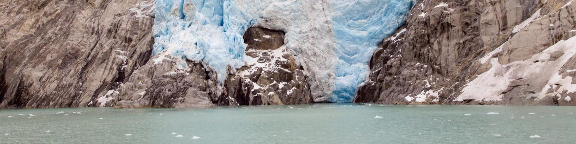 Kenai Fjords National Park which includes snow, rocky coastline and mountains