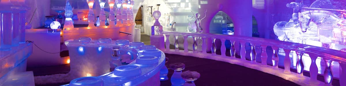 Chena Hot Springs showing nightlife, a bar and interior views