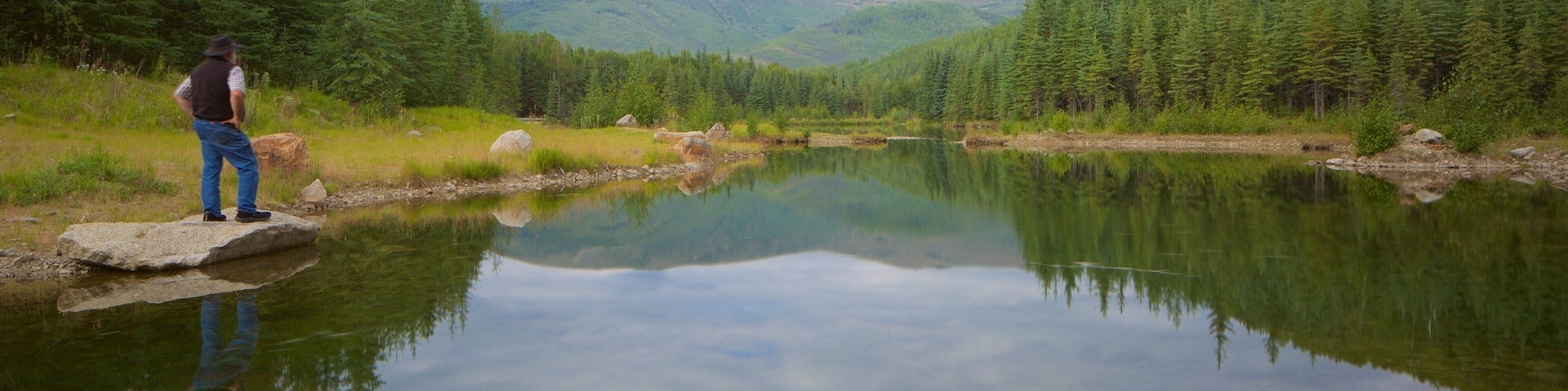 Chena Hot Springs showing a river or creek as well as an individual male