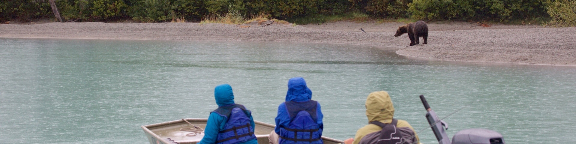 Parque Nacional e Reserva do Lago Clark caracterizando canoagem, animais terrestres e animais perigosos